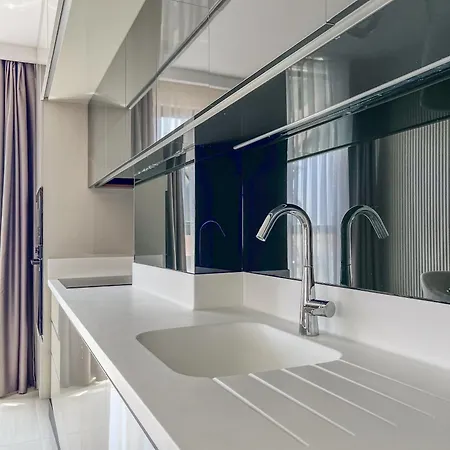 Luxury In 5 Star شقة *